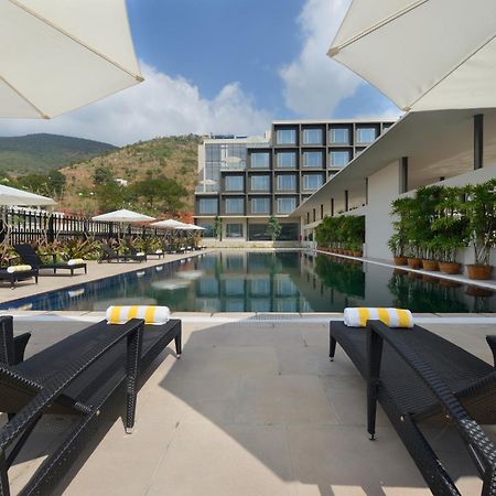 Marasa Sarovar Premiere Tirupati Esterno foto The swimming pool at the hotel