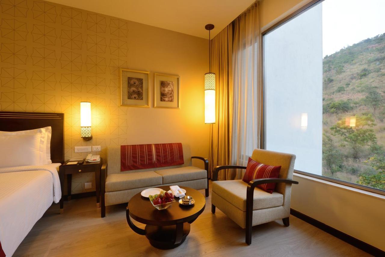 Marasa Sarovar Premiere Tirupati Esterno foto A room at the Taj Bengal