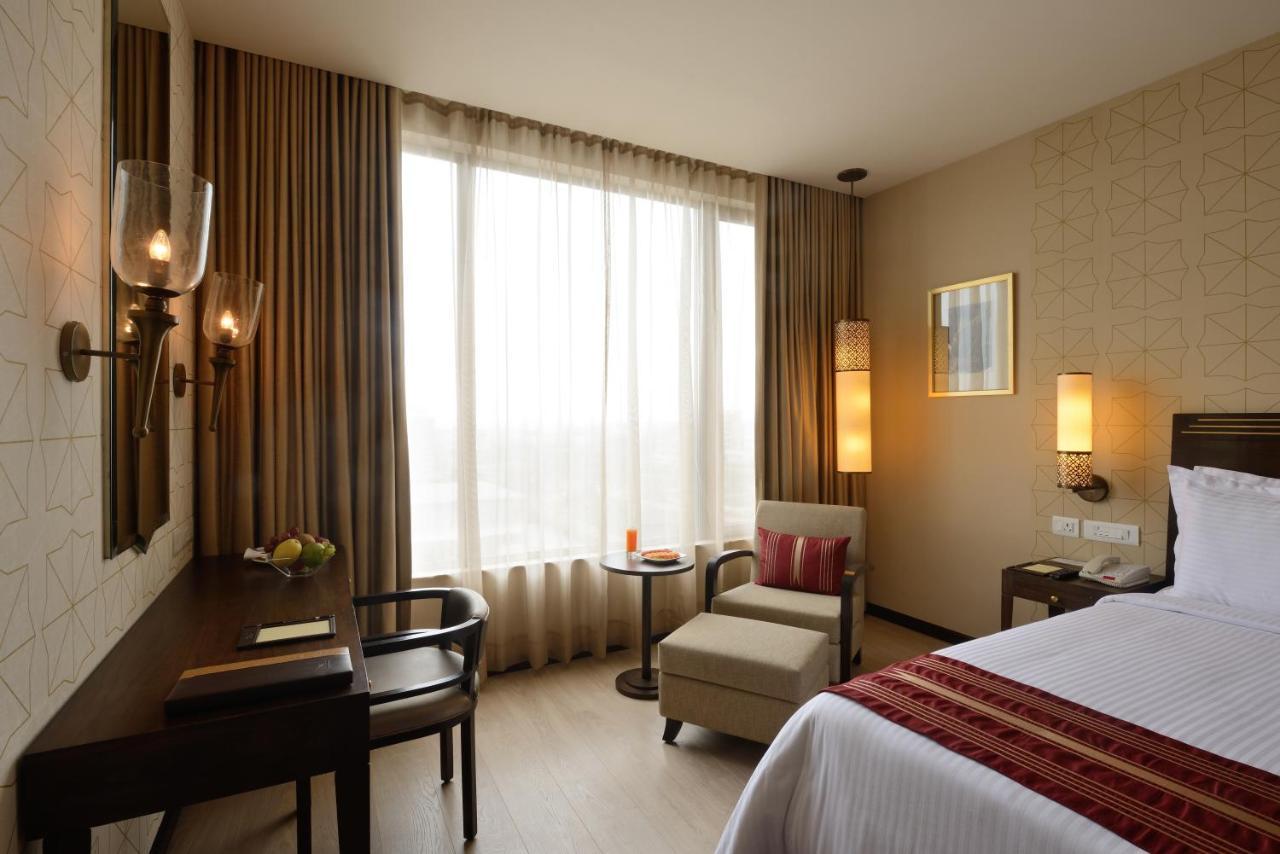 Marasa Sarovar Premiere Tirupati Esterno foto A room at the Taj Bengal