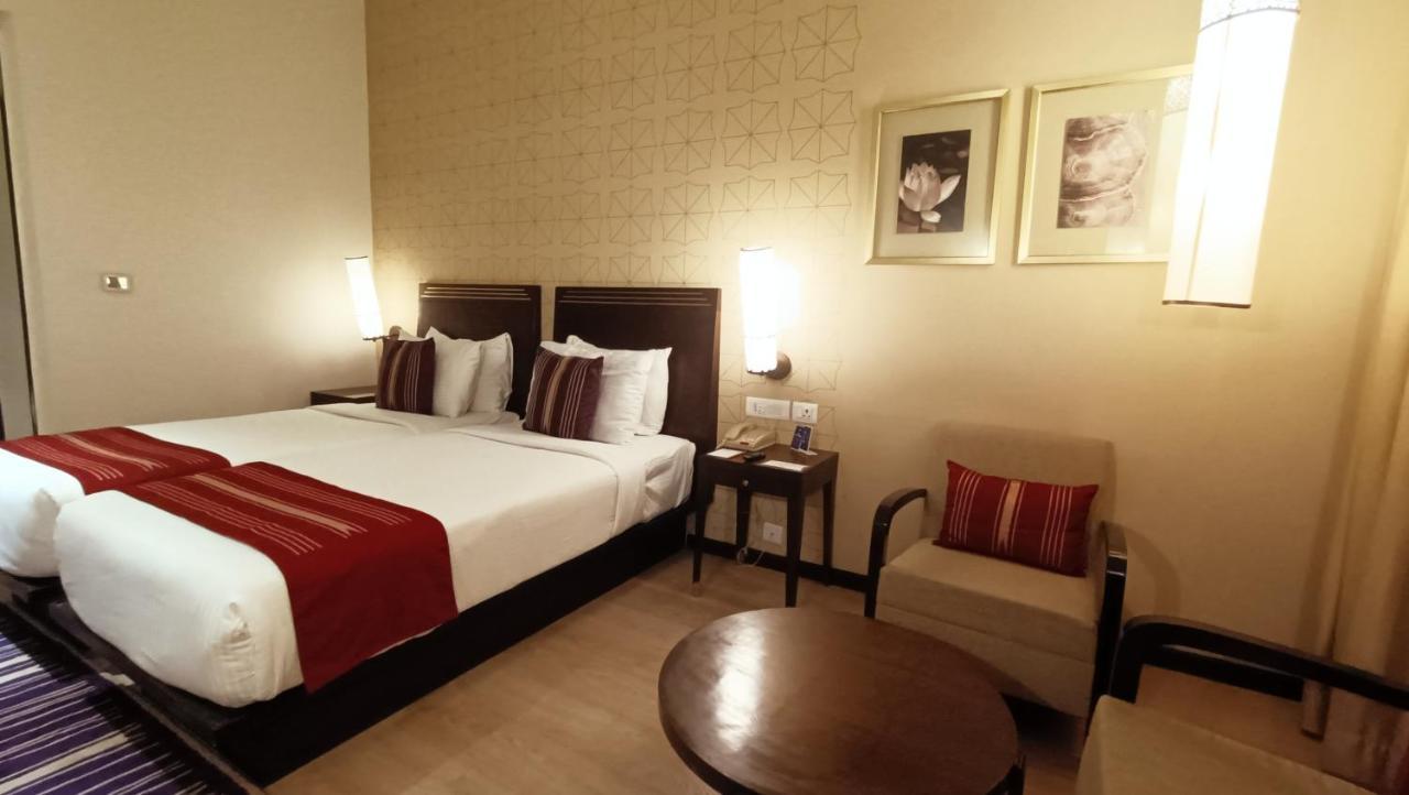 Marasa Sarovar Premiere Tirupati Esterno foto A room at the Taj Bengal