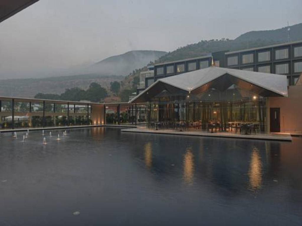 Marasa Sarovar Premiere Tirupati Esterno foto The Park, Hyderabad