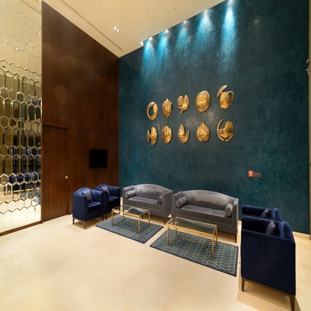 Marasa Sarovar Premiere Tirupati Esterno foto The interior of the lounge