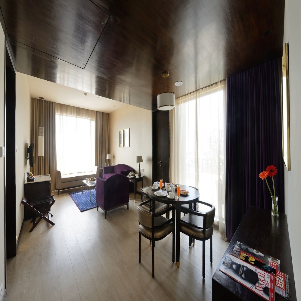 Marasa Sarovar Premiere Tirupati Esterno foto A suite at the Park
