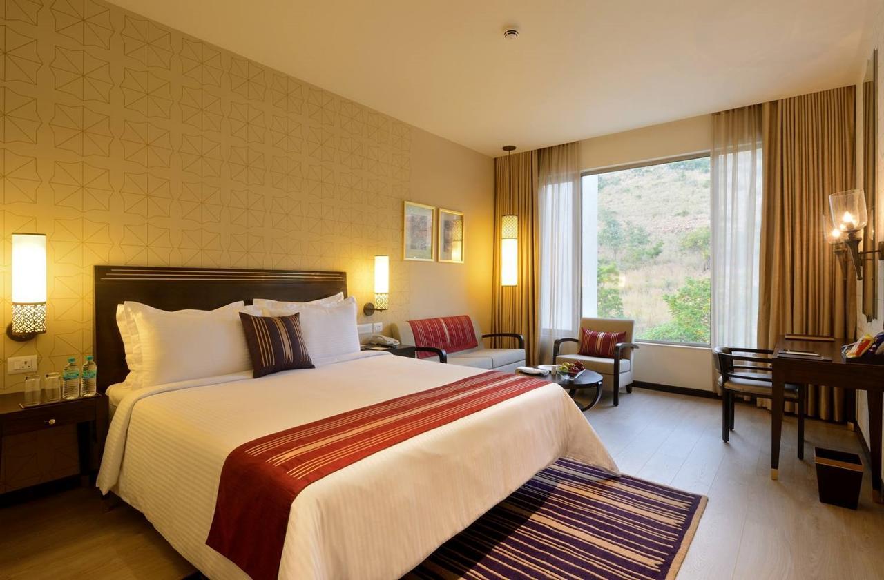 Marasa Sarovar Premiere Tirupati Esterno foto A room at the Taj Bengal