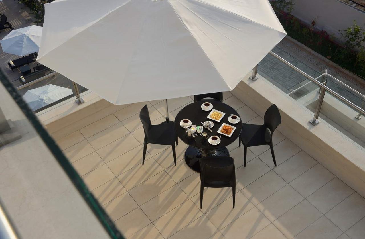Marasa Sarovar Premiere Tirupati Esterno foto A patio umbrella