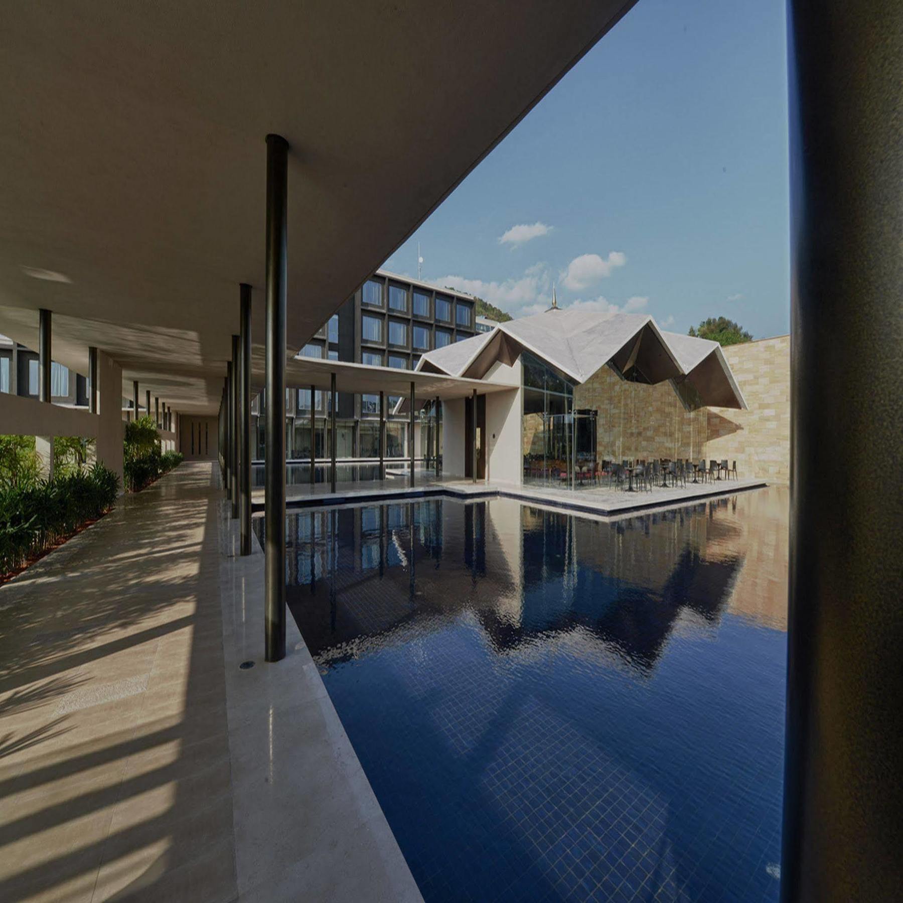 Marasa Sarovar Premiere Tirupati Esterno foto The University of Nottingham's Malaysia campus