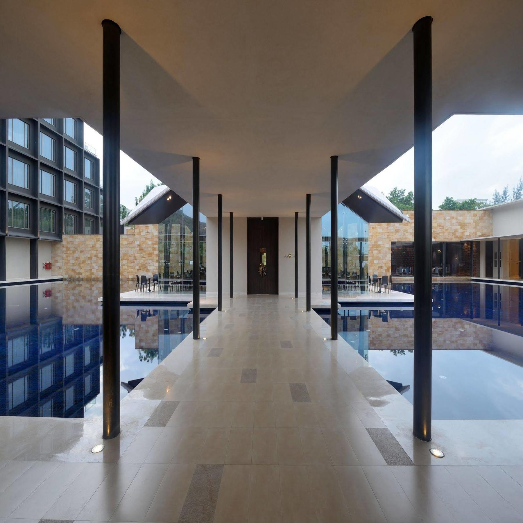 Marasa Sarovar Premiere Tirupati Esterno foto Interior of the new building