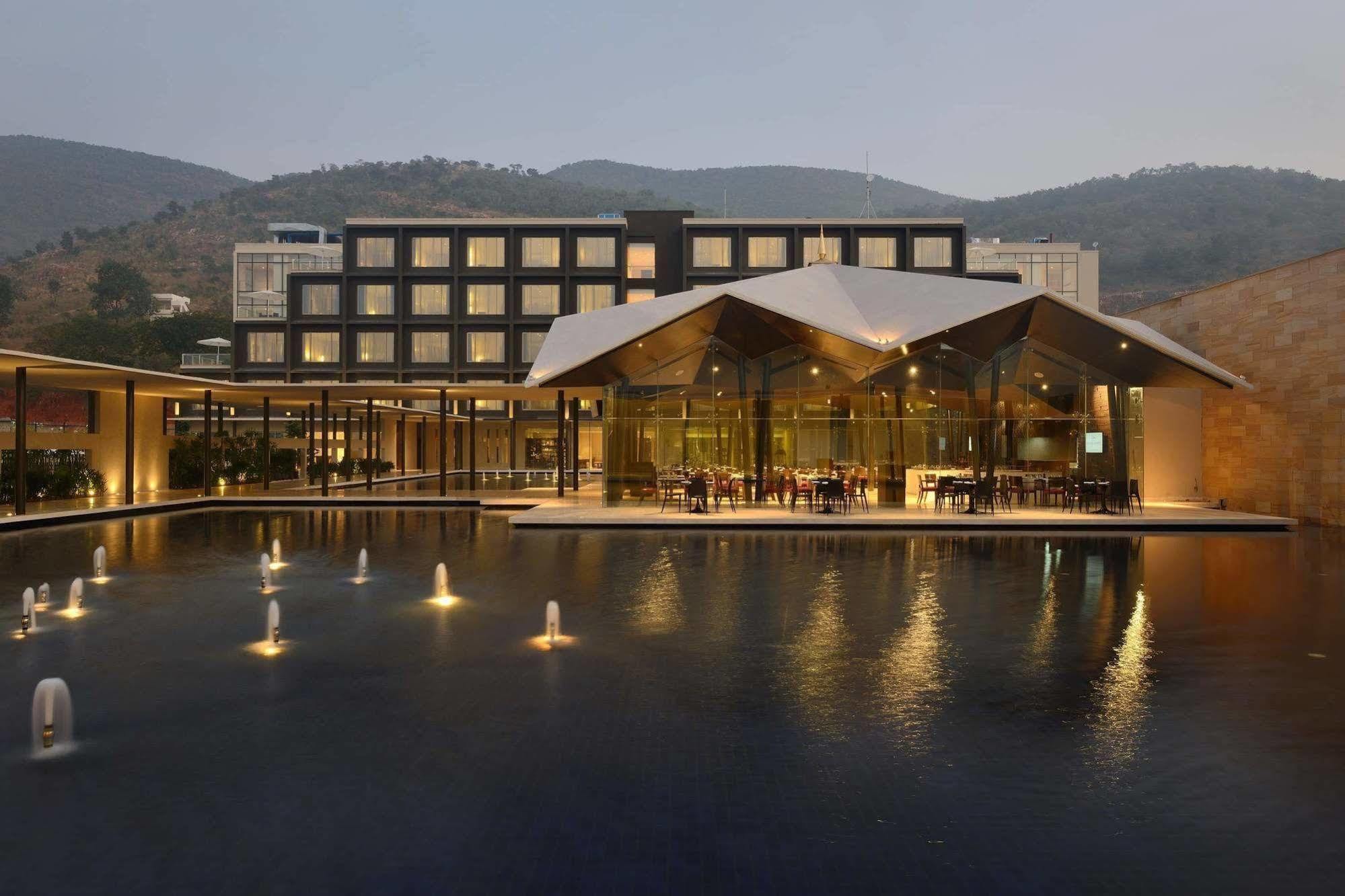 Marasa Sarovar Premiere Tirupati Esterno foto The Park, Hyderabad