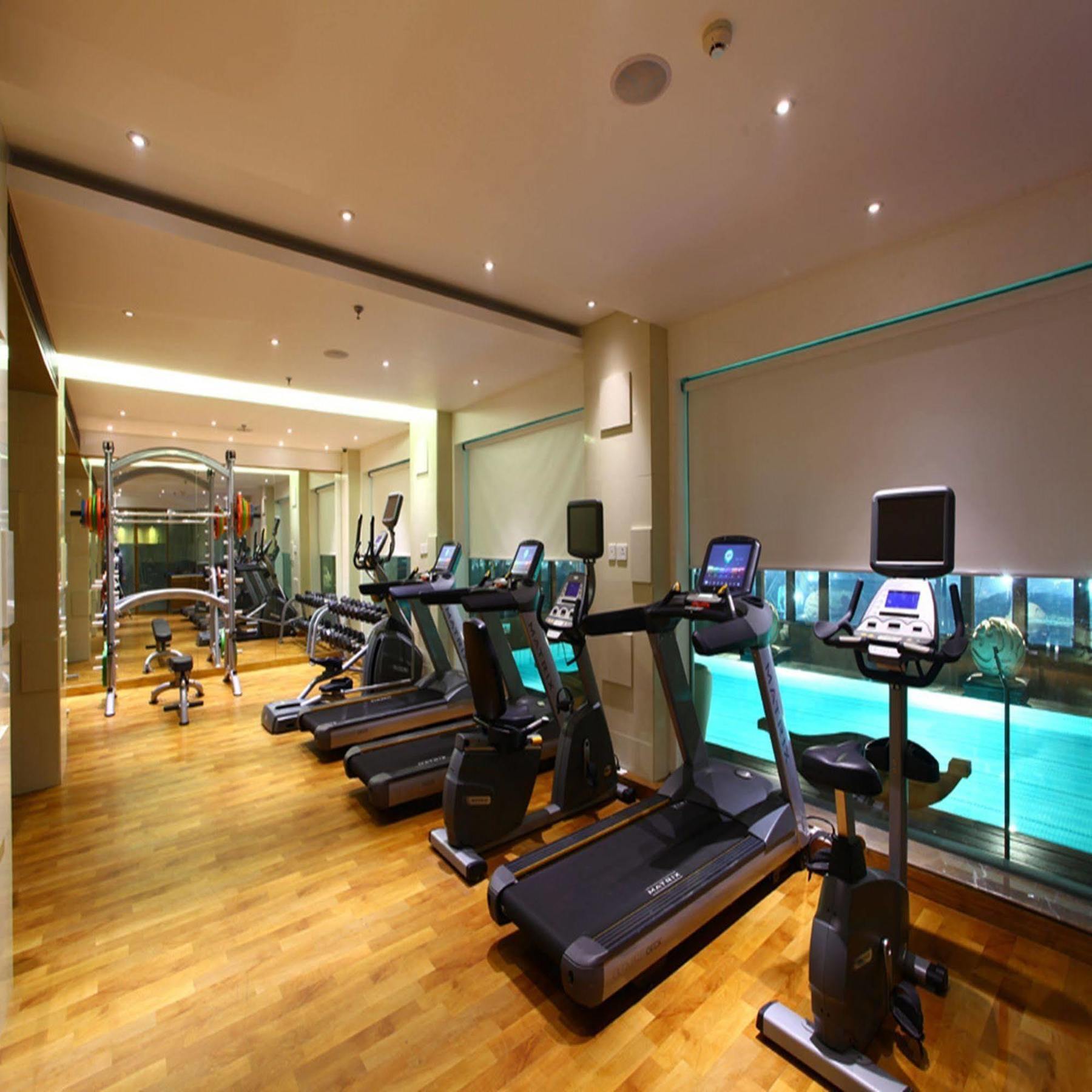 Marasa Sarovar Premiere Tirupati Esterno foto A gym in a hotel